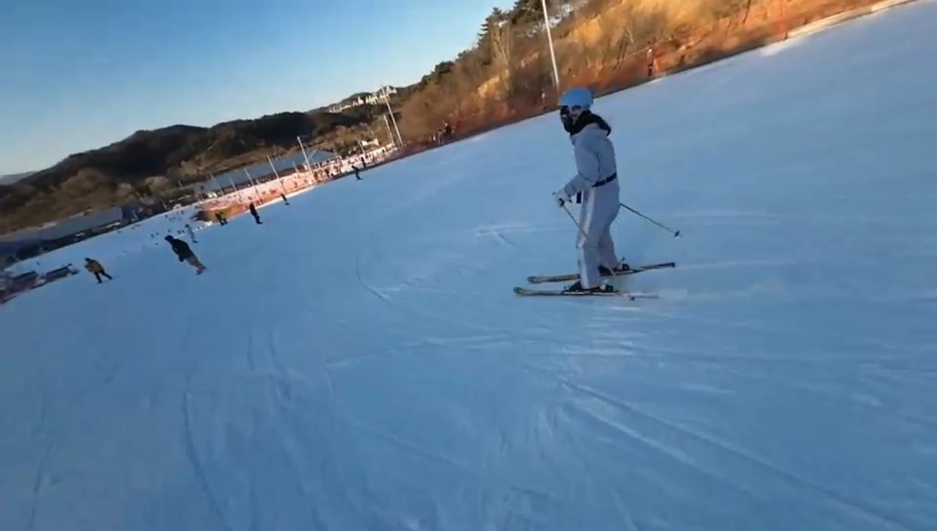 Skiing / original 1080p footage still